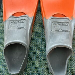 TYR Crossblade Swim Fins in Orange and Gray size 36-37 pre pre-owned